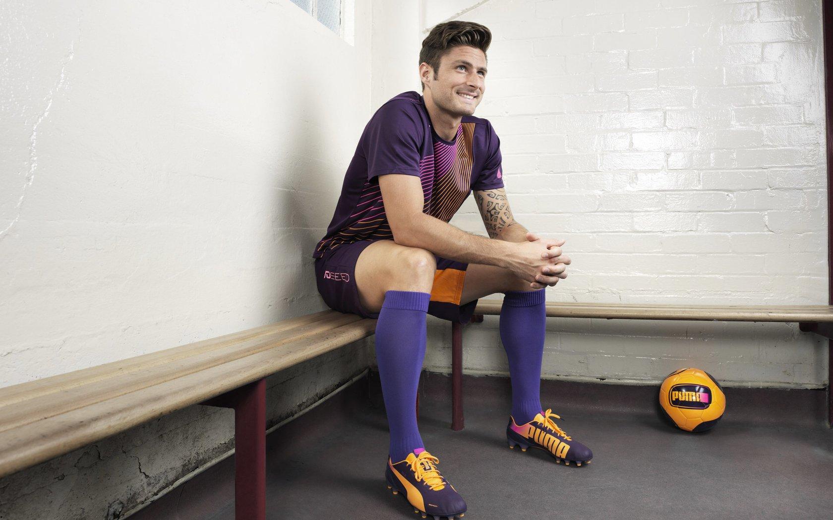 尤文图斯面临关键抉择,萨沃纳成转会市场焦点,曼城领衔英超争夺战