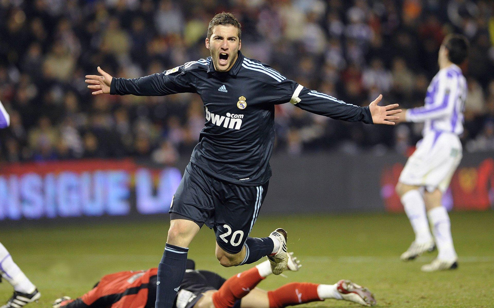 意甲传奇托蒂迎46岁生日，永恒之城再忆狼王峥嵘岁月